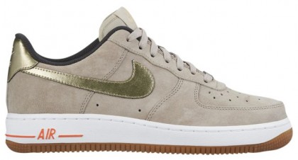 Nike Air Force 1 '07 Low Premium Suede Zeichenfolge/Metallic Gold Damen Streetwear